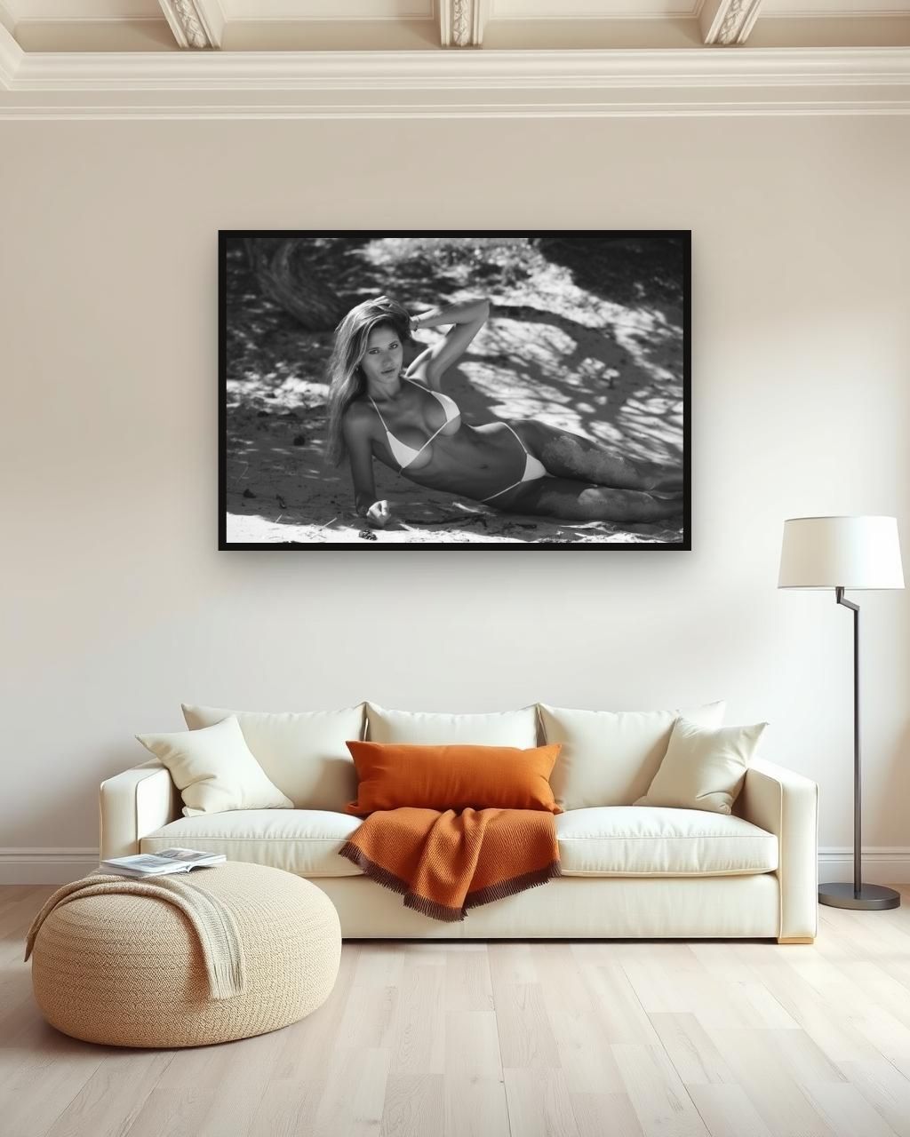 Obra en blanco y negro enmarcada en una pared