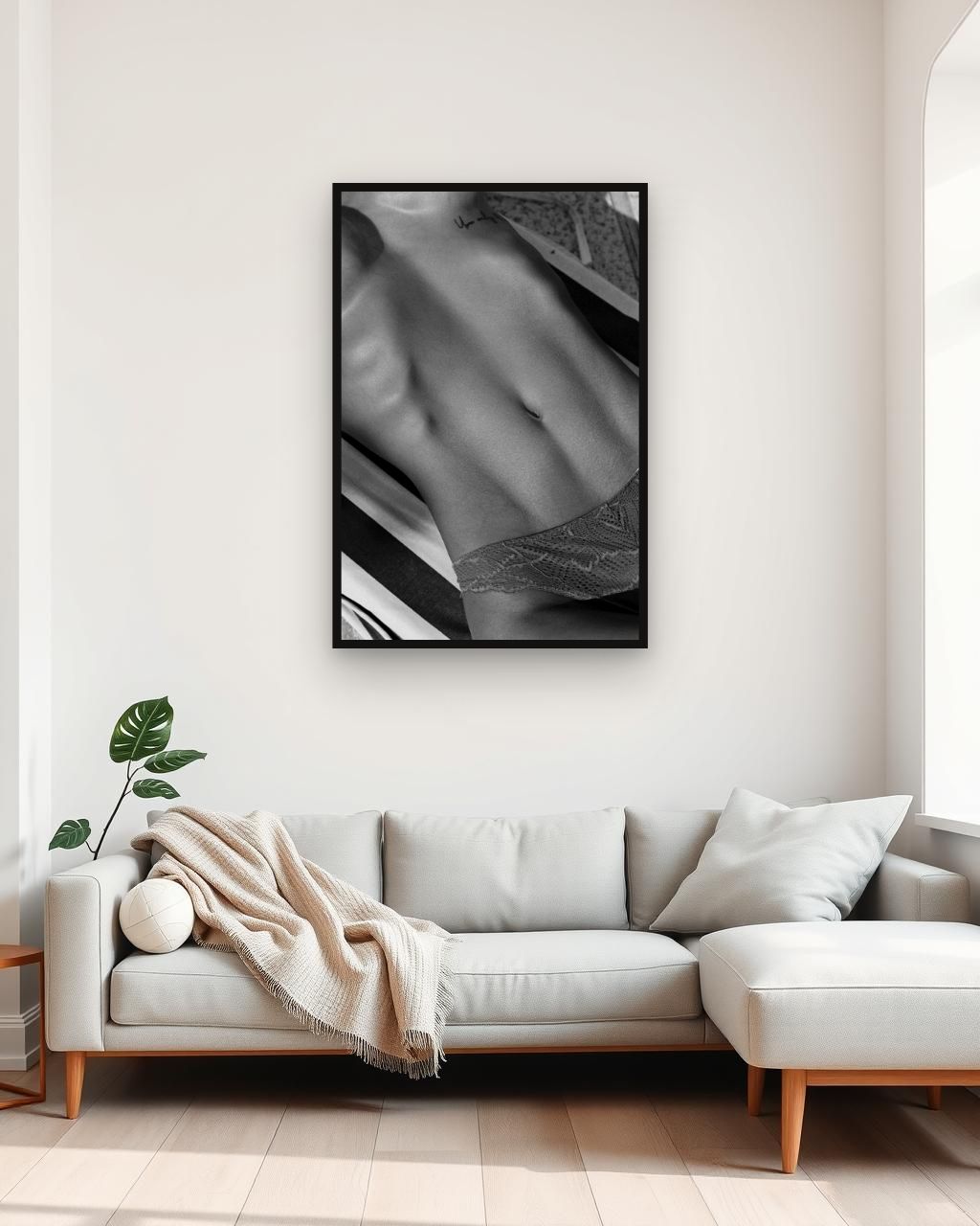Soleil in black and white, framed in a room